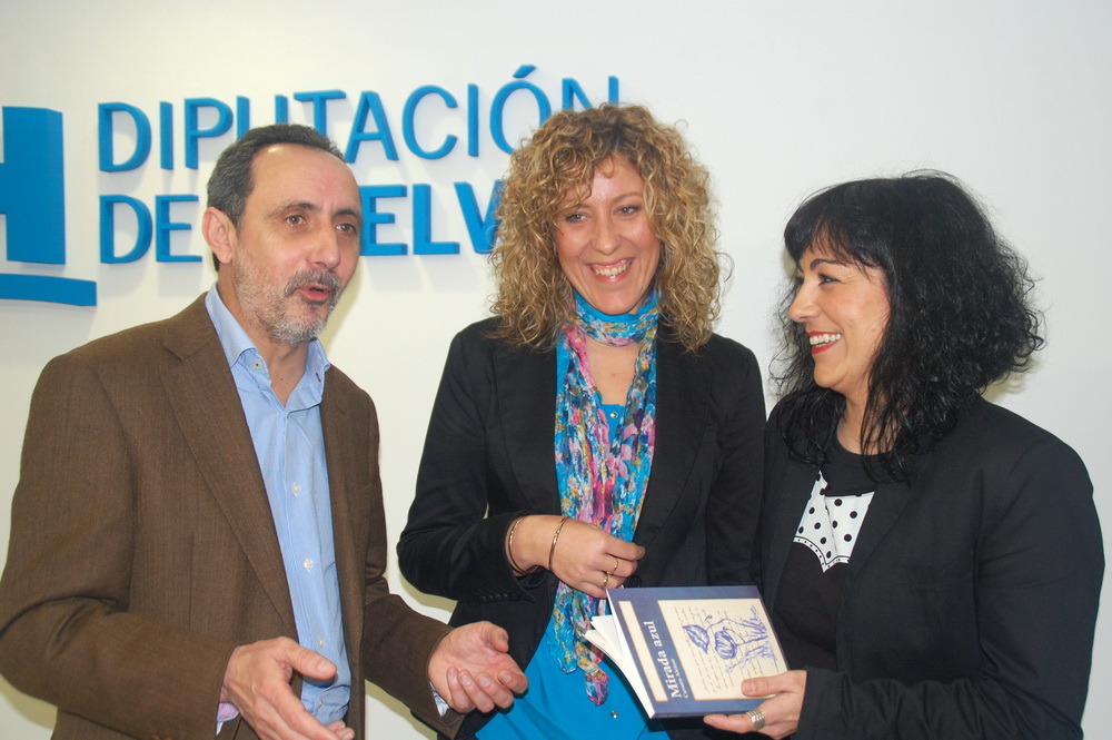 Un momento de la presentación de Mirada Azul en Diputación, Alcalde, autora  y Diputada