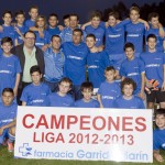 El equipo infantil del C.D.F.B. de Bonares campeón de liga 2012-2013.