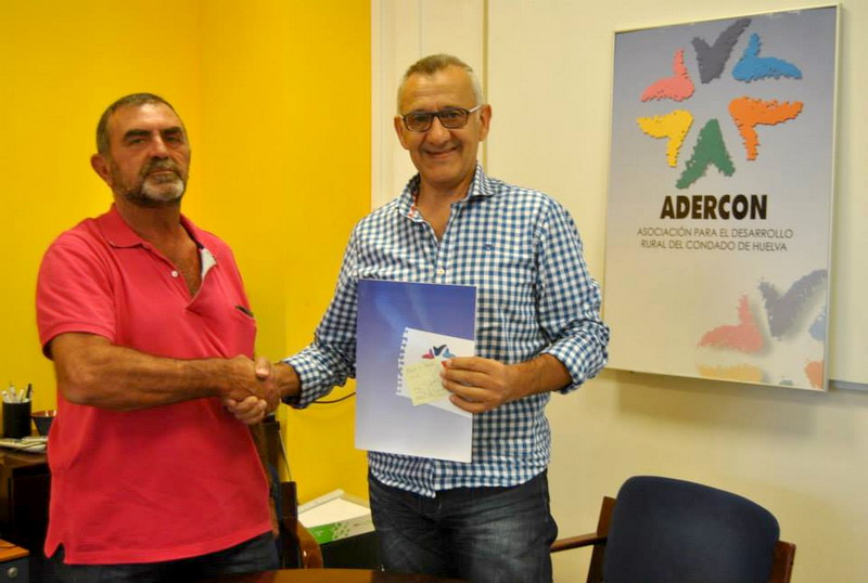 adercon entrega subvención a cooperativa de Bonares.