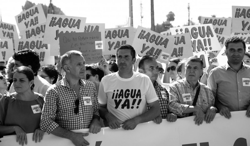 manifestación en sevilla pidiendo el agua de riego para el Condado de Huelva
