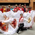 La danza de Colombia llenará de color la Plaza de España de Bonares.