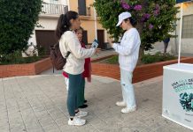 La campaña ‘Una Pila de Razones’ llega a Bonares para concienciar sobre la importancia del reciclaje de los residuos de pilas y acumuladores